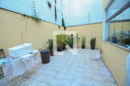 Casa à venda com 220m², 3 quartos e 4 vagas Casa à venda com 220m², 3 quartos e 4 vagasQuintal