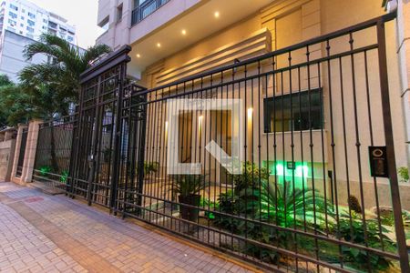 Apartamento à venda com 275m², 3 quartos e 3 vagas Apartamento à venda com 275m², 3 quartos e 3 vagasFachada