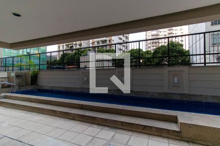 Apartamento à venda com 275m², 3 quartos e 3 vagas Apartamento à venda com 275m², 3 quartos e 3 vagasÁrea comum - Piscina
