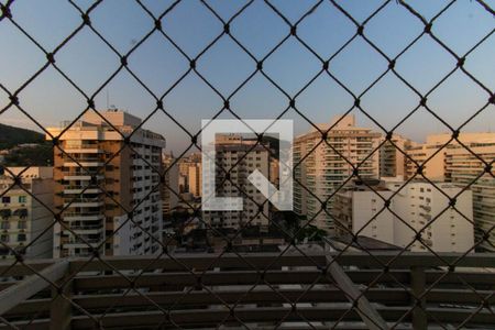 Apartamento à venda com 275m², 3 quartos e 3 vagas Apartamento à venda com 275m², 3 quartos e 3 vagasVista da Suíte