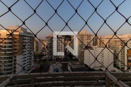 Apartamento à venda com 275m², 3 quartos e 3 vagas Apartamento à venda com 275m², 3 quartos e 3 vagasVista do Quarto 2