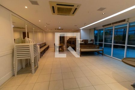 Apartamento à venda com 275m², 3 quartos e 3 vagas Apartamento à venda com 275m², 3 quartos e 3 vagasÁrea comum - Salão de festas