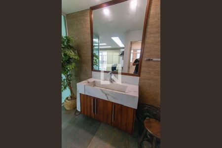 Apartamento à venda com 275m², 3 quartos e 3 vagas Apartamento à venda com 275m², 3 quartos e 3 vagasBanheiro Social 2