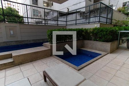 Apartamento à venda com 275m², 3 quartos e 3 vagas Apartamento à venda com 275m², 3 quartos e 3 vagasÁrea comum - Piscina