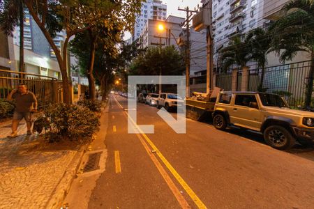 Apartamento à venda com 275m², 3 quartos e 3 vagas Apartamento à venda com 275m², 3 quartos e 3 vagasVista da Rua