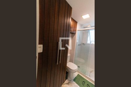 Apartamento à venda com 275m², 3 quartos e 3 vagas Apartamento à venda com 275m², 3 quartos e 3 vagasBanheiro Social 2