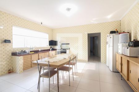 Casa à venda com 160m², 3 quartos e 3 vagas Casa à venda com 160m², 3 quartos e 3 vagasCozinha