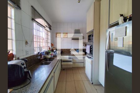 Casa à venda com 485m², 4 quartos e 4 vagas Casa à venda com 485m², 4 quartos e 4 vagasCozinha