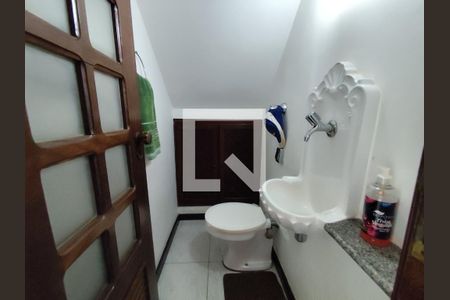 Casa à venda com 485m², 4 quartos e 4 vagas Casa à venda com 485m², 4 quartos e 4 vagasLavabo