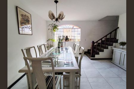 Casa à venda com 485m², 4 quartos e 4 vagas Casa à venda com 485m², 4 quartos e 4 vagasSala de Jantar