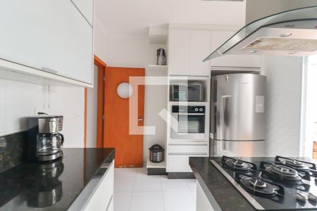 Casa à venda com 250m², 3 quartos e 3 vagas Casa à venda com 250m², 3 quartos e 3 vagasCozinha e Área de Serviço