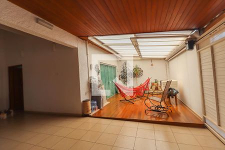 Casa à venda com 250m², 3 quartos e 3 vagas Casa à venda com 250m², 3 quartos e 3 vagasGaragem