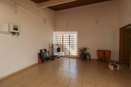Casa à venda com 250m², 3 quartos e 3 vagas Casa à venda com 250m², 3 quartos e 3 vagasGaragem