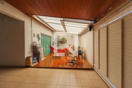 Casa à venda com 250m², 3 quartos e 3 vagas Casa à venda com 250m², 3 quartos e 3 vagasGaragem