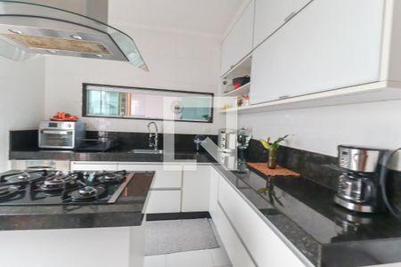 Casa à venda com 250m², 3 quartos e 3 vagas Casa à venda com 250m², 3 quartos e 3 vagasCozinha e Área de Serviço