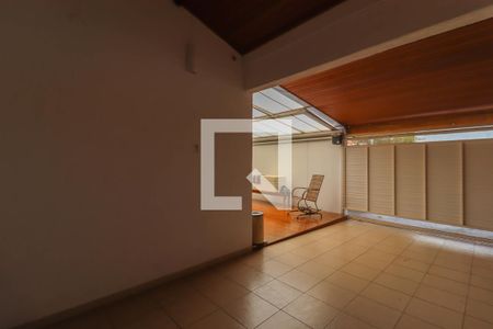Casa à venda com 250m², 3 quartos e 3 vagas Casa à venda com 250m², 3 quartos e 3 vagasGaragem