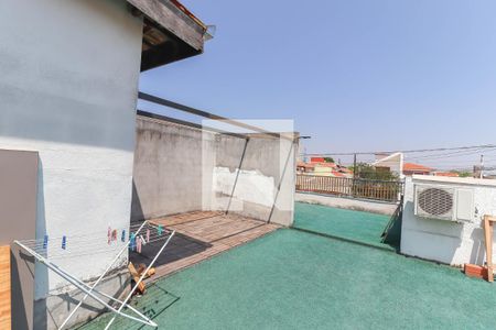 Casa à venda com 250m², 3 quartos e 3 vagas Casa à venda com 250m², 3 quartos e 3 vagasTerraço