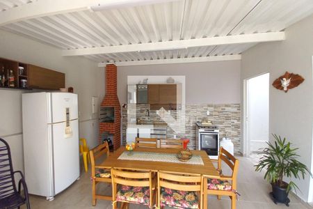 Casa à venda com 95m², 4 quartos e 4 vagas Casa à venda com 95m², 4 quartos e 4 vagasÁrea comum - Churrasqueira