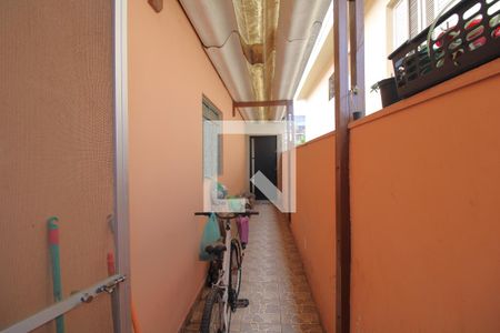 Casa à venda com 100m², 3 quartos e 2 vagasCorredor