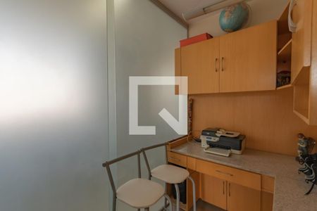 Apartamento à venda com 200m², 3 quartos e 3 vagas Apartamento à venda com 200m², 3 quartos e 3 vagasEscritório