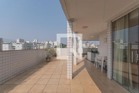 Apartamento à venda com 200m², 3 quartos e 3 vagas Apartamento à venda com 200m², 3 quartos e 3 vagasCobertura