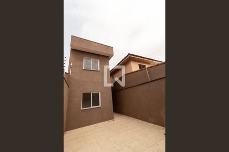 Casa à venda com 150m², 4 quartos e 2 vagas Casa à venda com 150m², 4 quartos e 2 vagasFachada