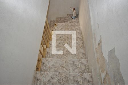 Casa à venda com 150m², 2 quartos e 2 vagasEscada