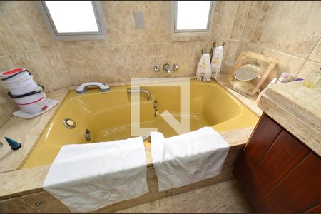 Apartamento à venda com 560m², 5 quartos e 3 vagasBanheiro suite1