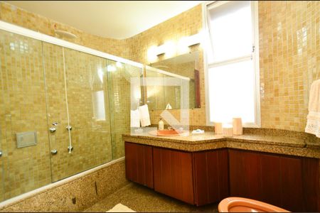 Apartamento à venda com 560m², 5 quartos e 3 vagasBanheiro social