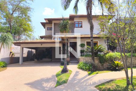 Casa à venda com 450m², 4 quartos e 5 vagas Casa à venda com 450m², 4 quartos e 5 vagasFachada da Casa