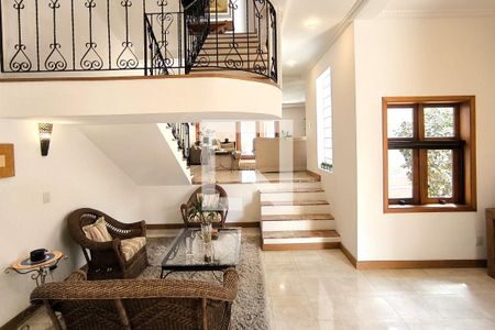 Casa à venda com 450m², 4 quartos e 5 vagas Casa à venda com 450m², 4 quartos e 5 vagasSala