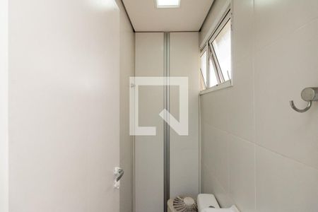 Apartamento à venda com 70m², 2 quartos e 2 vagas Apartamento à venda com 70m², 2 quartos e 2 vagasBanheiro de Serviço