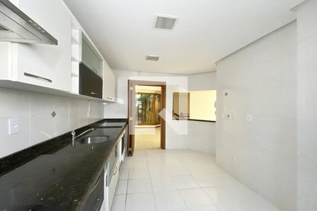 Casa à venda com 215m², 3 quartos e 2 vagasCozinha