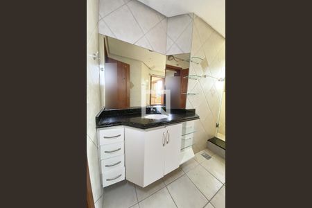 Casa à venda com 215m², 3 quartos e 2 vagasBanheiro da Suíte