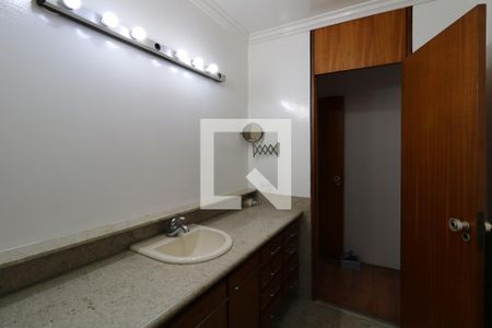 Apartamento à venda com 205m², 3 quartos e 2 vagasBanheiro da Suíte