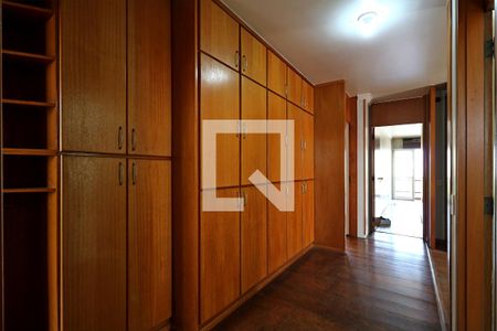 Apartamento à venda com 205m², 3 quartos e 2 vagasCorredor
