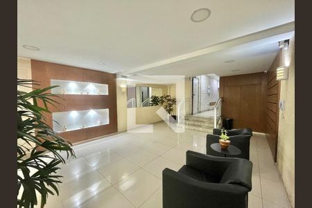 Apartamento à venda com 80m², 2 quartos e 1 vaga Apartamento à venda com 80m², 2 quartos e 1 vagaHall