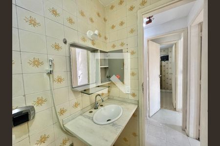Apartamento à venda com 80m², 2 quartos e 1 vaga Apartamento à venda com 80m², 2 quartos e 1 vagaBanheiro social