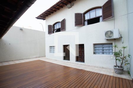 Casa à venda com 300m², 3 quartos e 5 vagasQuintal