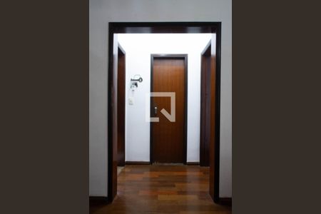 Casa à venda com 300m², 3 quartos e 5 vagasCorredor