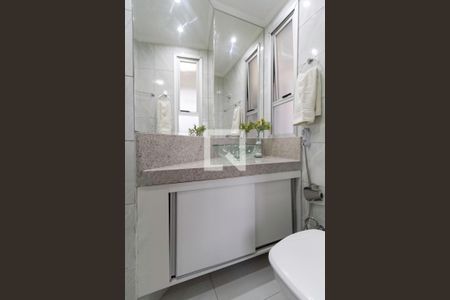Apartamento à venda com 71m², 3 quartos e 2 vagas Apartamento à venda com 71m², 3 quartos e 2 vagasBanheiro da suíte