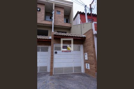 Casa à venda com 130m², 2 quartos e 2 vagas Casa à venda com 130m², 2 quartos e 2 vagasFachada