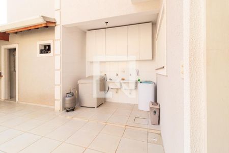 Casa à venda com 195m², 3 quartos e 4 vagas Casa à venda com 195m², 3 quartos e 4 vagasÁrea de Serviço