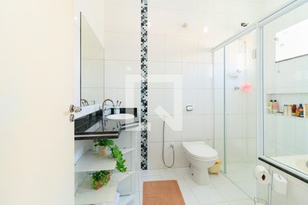 Casa à venda com 195m², 3 quartos e 4 vagas Casa à venda com 195m², 3 quartos e 4 vagasBanheiro da Suíte 2