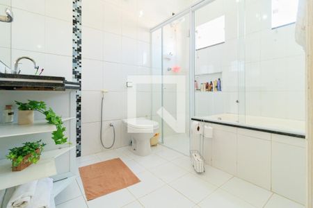 Casa à venda com 195m², 3 quartos e 4 vagas Casa à venda com 195m², 3 quartos e 4 vagasBanheiro da Suíte 1