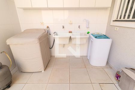 Casa à venda com 195m², 3 quartos e 4 vagas Casa à venda com 195m², 3 quartos e 4 vagasÁrea de Serviço