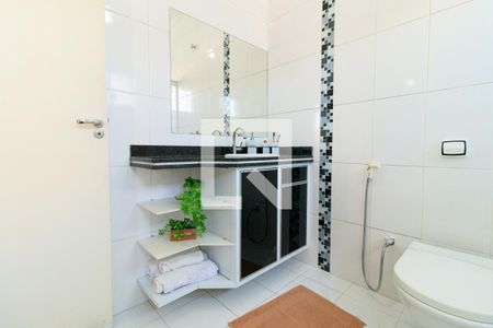 Casa à venda com 195m², 3 quartos e 4 vagas Casa à venda com 195m², 3 quartos e 4 vagasBanheiro da Suíte 1