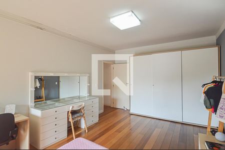 Casa à venda com 701m², 4 quartos e 5 vagasQuarto 3 - Suíte