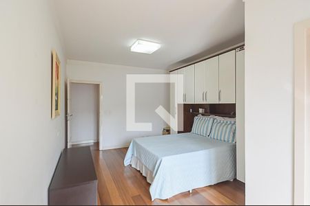 Casa à venda com 701m², 4 quartos e 5 vagasQuarto 2 - Suíte