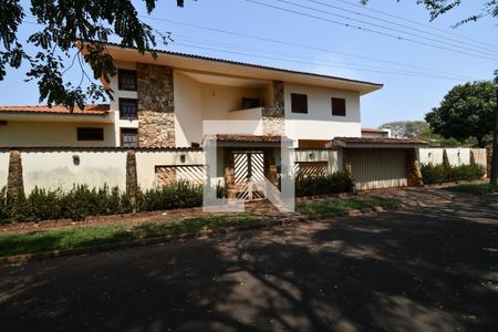 Casa à venda com 420m², 5 quartos e 3 vagasFachada